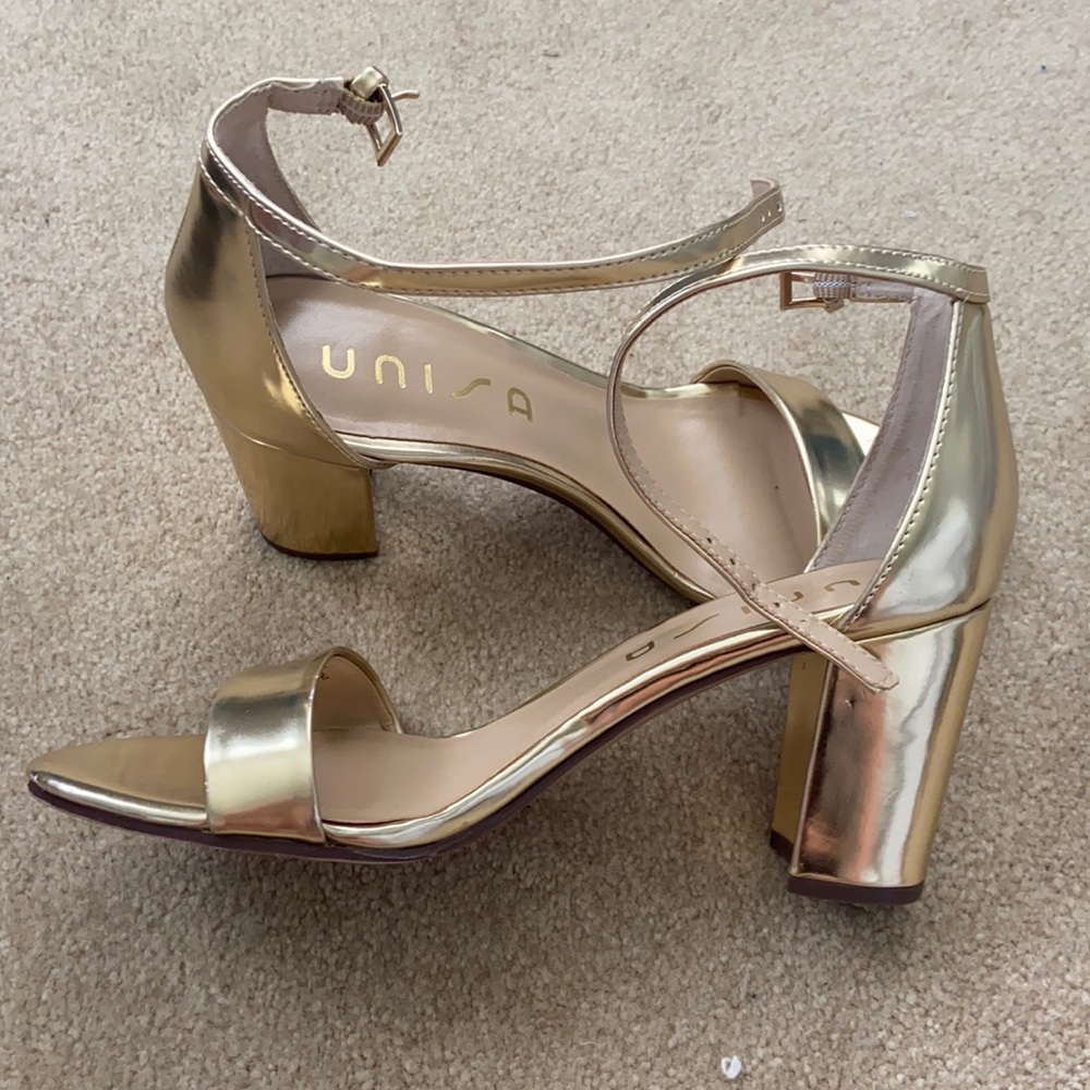 Unisa gold heels size 8 1/2